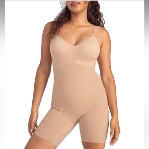 NWT Honeylove
Low-Back Allover Smoothing Bodysuit
